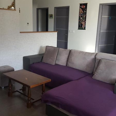 1 Chambre Privative Avec Bureau Et Cuisine Dans Maison 105 M2 Montfaucon Montfaucon  Екстериор снимка