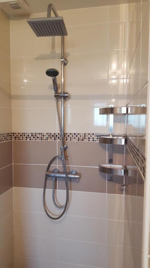1 Chambre Privative Avec Bureau Et Cuisine Dans Maison 105 M2 Montfaucon Montfaucon  Екстериор снимка