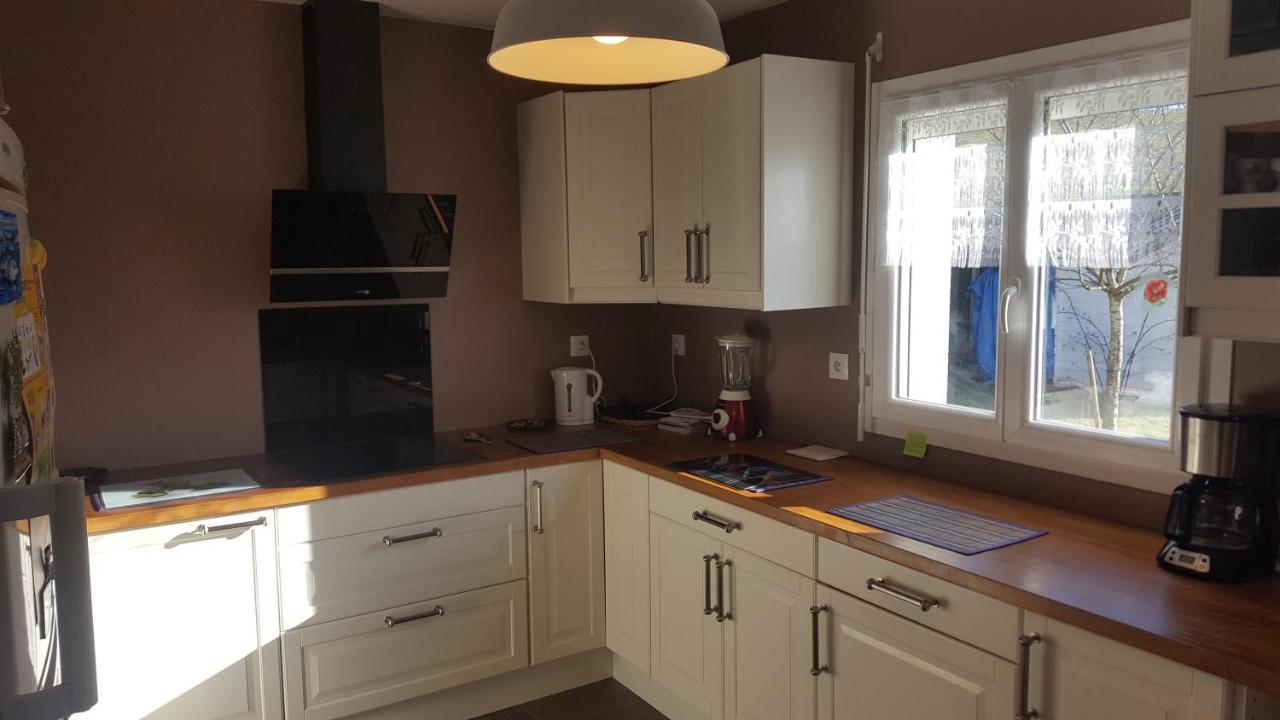 1 Chambre Privative Avec Bureau Et Cuisine Dans Maison 105 M2 Montfaucon Montfaucon  Екстериор снимка