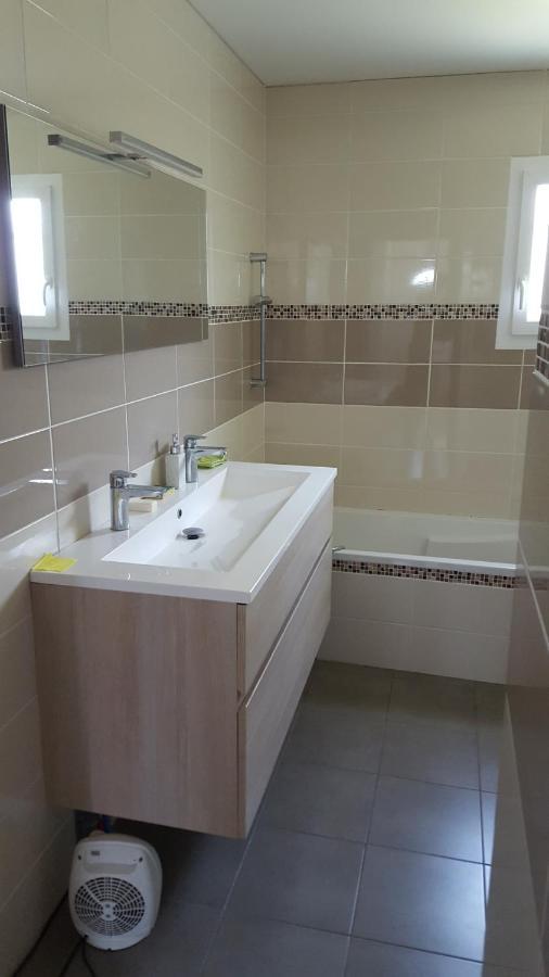 1 Chambre Privative Avec Bureau Et Cuisine Dans Maison 105 M2 Montfaucon Montfaucon  Екстериор снимка